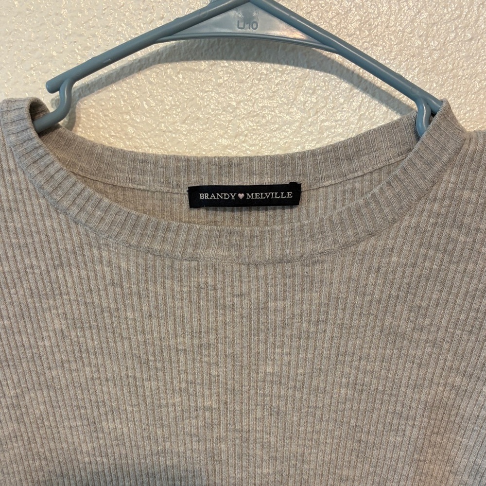 Brandy Melville Gray Ribbed Long Sleeve Tee - Picture 2 of 2